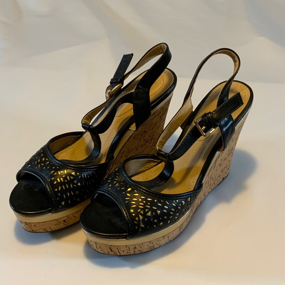Bucco Black Wedge Platform Shoes with straps